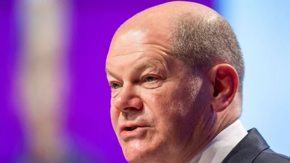 Bundeskanzler Olaf Scholz spricht beim 25. Gewerkschaftstag des dbb Beamtenbund und Tarifunion in Berlin. - &copy; Christophe Gateau/dpa