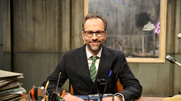 Komiker und Moderator Kurt Kr&ouml;mer in seiner rbb-Show &laquo;Chez Kr&ouml;mer&raquo;. (Archivbild) - &copy; Daniel Porsdorf/rbb/dpa