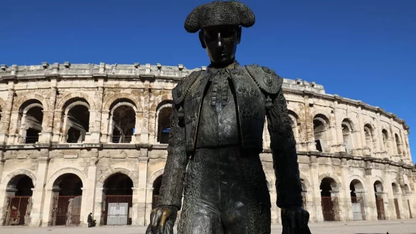 Die Statue des franz&ouml;sischen Matadors Christian Montcouquiol, bekannt als &laquo;Nimeno II&raquo;, vor der Arena in N&icirc;mes. - &copy; Pascal Guyot/AFP/dpa