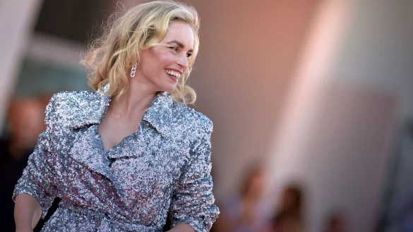 Nina Hoss lächelt während der 79. Filmfestspiele in Venedig. - © Rocco Spaziani/Mondadori Portfolio via ZUMA/dpa/Archivbild