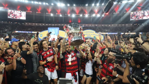 Mit Bohnen und Reis zum Copa-Finale: Die Spieler von Flamengo jubeln nach dem Sieg im brasilianischen Pokal. - © Leco Viana/TheNEWS2 via ZUMA Press Wire/dpa