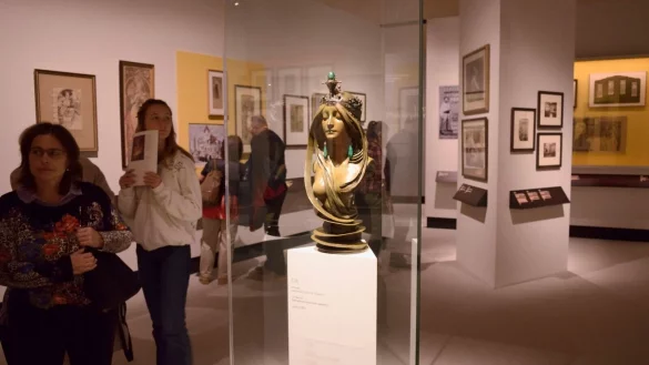 Die Mucha-Ausstellung zeichnet in sechs Etappen das Leben des Malers, Grafikers, Plakatk&uuml;nstlers und Hobbyfotografen nach, der zu den pr&auml;genden Gestalten der Belle &eacute;poque z&auml;hlte. Sie ist bis zum 31.12.2022 verl&auml;ngert worden. - &copy; Michael Heitmann/dpa