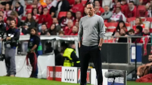 Roger Schmidt, Trainer von Benfica Lissabon. - © Armando Franca/AP/dpa