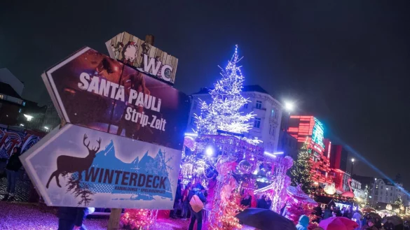 Auf der Hamburger Reeperbahn ist wieder Weihnachtsmarkt &laquo;Santa Pauli&raquo; er&ouml;ffnet worden. - &copy; Daniel Bockwoldt/dpa/Archiv