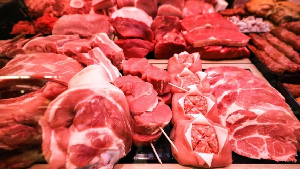 Eine Ern&auml;hrung mit viel Fleisch k&ouml;nnte in der Zukunft Probleme ausl&ouml;sen. - &copy; Jan Woitas/dpa-Zentralbild/dpa