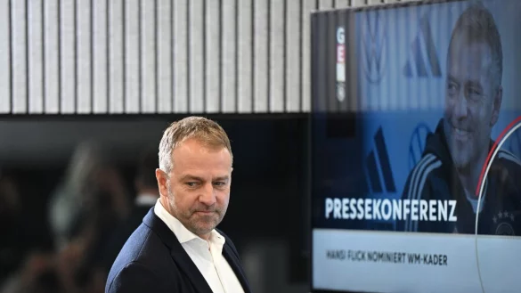 Bundestrainer Hansi Flick bei der Bekanntgabe der WM-Nominierungen. - © Arne Dedert/dpa
