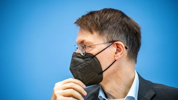 Bundesgesundheitsminister Karl Lauterbach erwartet noch eine Winterwelle. - &copy; Michael Kappeler/dpa