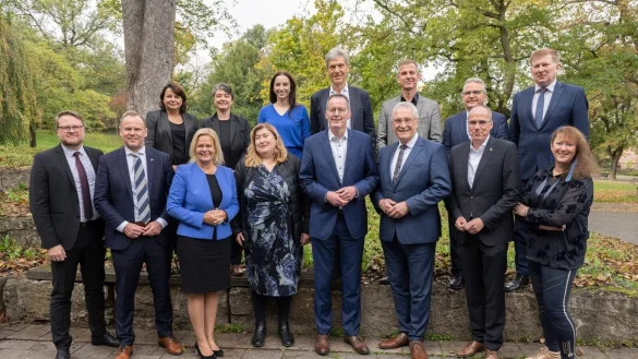Die Teilnehmer der Sportministerkonferenz (SMK) in Mainz. - &copy; Boris Roessler/dpa