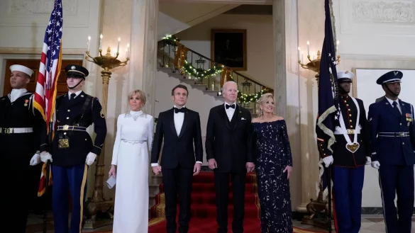 Staatsdinner im Wei&szlig;en Haus: Brigitte Macron, Emmanuel Macron, Joe Biden und Jill Biden. - &copy; Andrew Harnik/AP/dpa