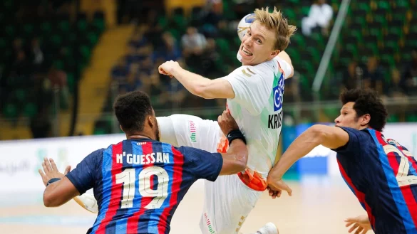 Gisli Kristjansson (M) setzte sich mit Magdeburg gegen den FC Barcelona durch. - © Jozo Cabraja/Kolektiff/SC Magdeburg/dpa