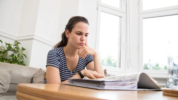 Reicht das Geld nicht f&uuml;r alle Rechnungen? Dann sollten Sie unbedingt priorisieren. - &copy; Christin Klose/dpa-tmn