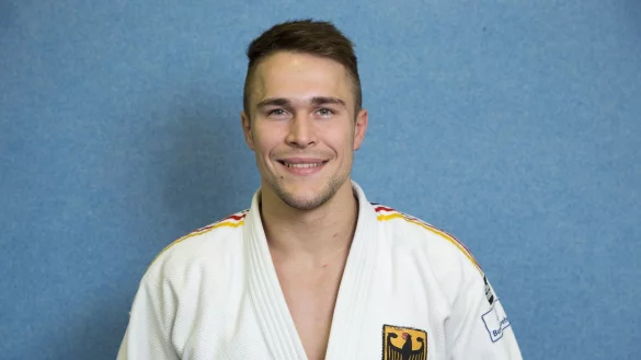 Judoka Alexander Wieczerzak holte bei der EM mit dem Mixed-Team die Bronzemedaille. - © Jörg Carstensen/dpa