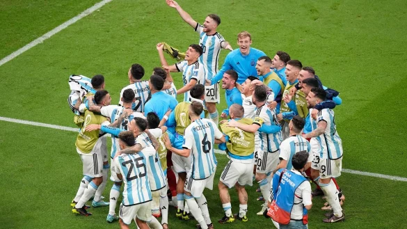 Argentinien bezwang die Niederlande im Elfmeterschie&szlig;en und steht im Halbfinale. - &copy; Ariel Schalit/AP/dpa