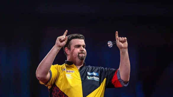 Gabriel Clemens feiert seinen Sieg &uuml;ber Soutar. - &copy; Steven Paston/PA Wire/dpa