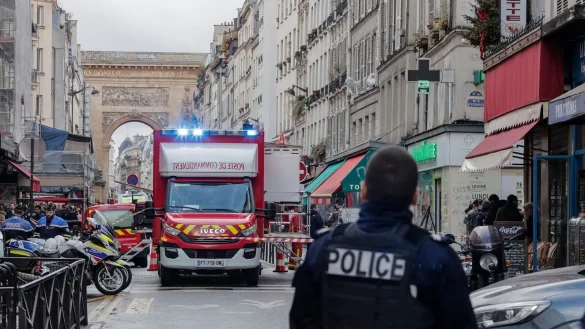 Durch Sch&uuml;sse sind in Paris drei Menschen get&ouml;tet worden. - &copy; Lewis Joly/AP/dpa