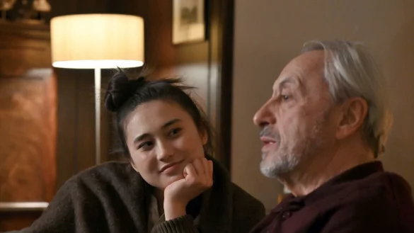 Seine Tochter Yoko (Julia Strowski) f&uuml;hlt sich jetzt bei Hannes Markert (Wolfgang Stumph) zuhause. - &copy; Hardy Spitz/ZDF/dpa