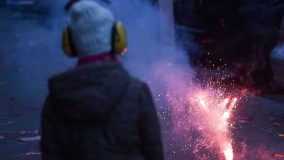 Wenn Eltern dem Kind versprechen, es Silvester f&uuml;r das Mitternachts-Feuerwerk zu wecken, dann sollten sie das auch tun. - &copy; Silvia Marks/dpa-tmn