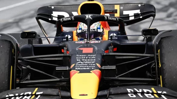 Max Verstappen im Red-Bull-Boliden. - © Christian Bruna/Pool\\\'EPA/AP/dpa