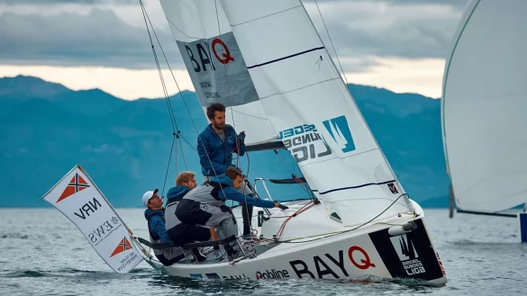 Die neuen Deutschen Vereinsmeister vom Norddeutschen Regatta Verein in Aktion beim Finale auf dem Bodensee vor Friedrichshafen. - © Felix Diemer/DSBL/dpa