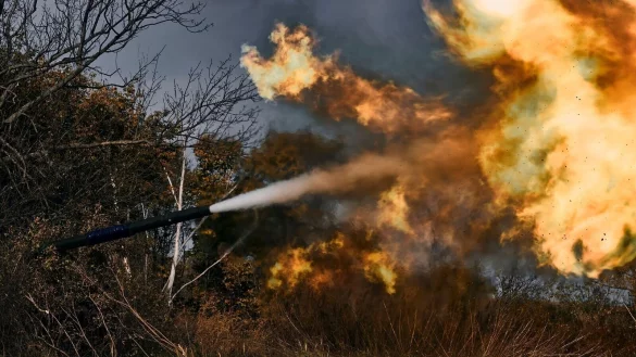 Ein ukrainischer Panzer in der N&auml;he von Bachmut in der Region Donezk im Osten der Ukraine. - &copy; Libkos/AP/dpa
