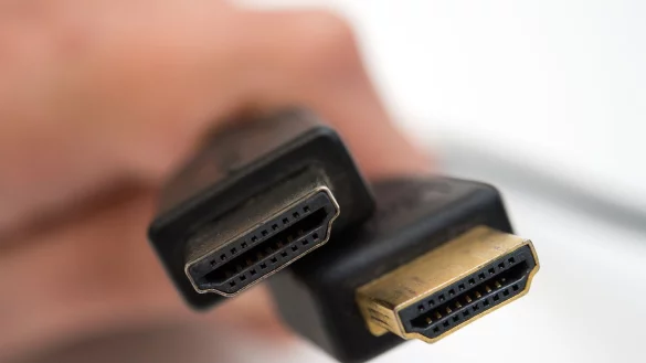 High Speed? Super High Speed? Man sieht es nicht. Deshalb lohnt es sich vor einem Kauf, auf die Bandbreiten-Klassifizierung des HDMI-Kabels zu achten. - &copy; Andrea Warnecke/dpa-tmn