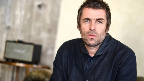 Wurde gemeinsam mit zwei weiteren Bandmitgliedern festgenommen und musste eine Nacht hinter Gittern verbringen: Liam Gallagher. - &copy; Britta Pedersen/dpa