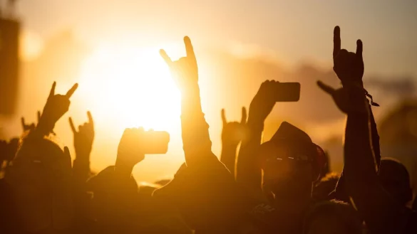 Auf Heavy-Metal-Festivals wirken die Fans meist wie ein gl&uuml;ckliches V&ouml;lkchen. Doch viele von ihnen sind an Depressionen erkrankt. Psychologe Nico Rose hat die Szene genauer untersucht. - &copy; Daniel Reinhardt/dpa