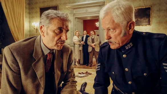 Chief Inspector Francis Lightmyer (Udo Wachtveitl, l) und Constable Ivor Partridge (Miroslav Nemec, r). - &copy; Hendrik Heiden/Bavaria Fiction GmbH/BR/dpa