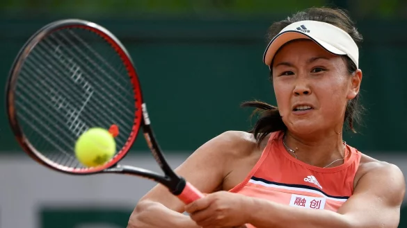 Die chinesische Tennisspielerin Peng Shuai in Aktion. - © Eric Feferberg/AFP/dpa