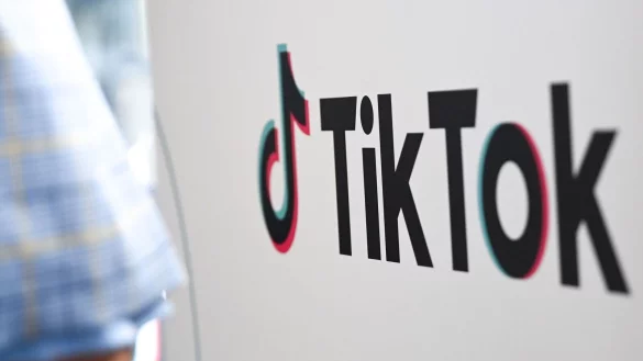 Tiktok steht wiederholt wegen des Umgangs mit Kommentaren und Meinungsfreiheit in der Kritik. - &copy; Jens Kalaene/dpa