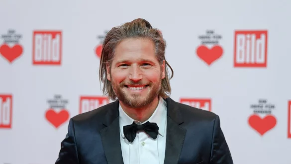 Sebastian Ströbel auf der TV-Spendengala «Ein Herz für Kinder»: Als «Bergretter» holte er am Donnerstag den Quotensieg. - © Jens Kalaene/dpa-Zentralbild/ZB