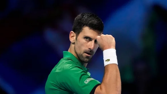 Der Serbe Novak Djokovic feiert nach dem Gewinn des ersten Satzes im ATP-Final. - &copy; Antonio Calanni/AP/dpa
