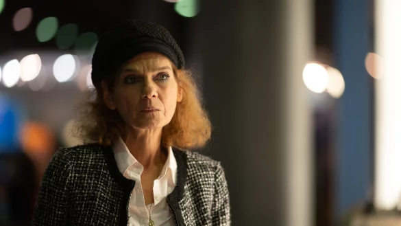 Schriftstellerin Asl? Erdogan auf der Frankfurter Buchmesse. Erdogan lebt im Exil in Deutschland. Im Exil f&uuml;hlt sich Erdogan nach eigenen Angaben &laquo;wie in einem Niemandsland&raquo;. - &copy; Sebastian Gollnow/dpa