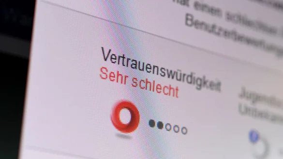 Vergewissern Sie sich vor einem Kauf genau, ob der Online-Shop echt ist. - &copy; Andrea Warnecke/dpa