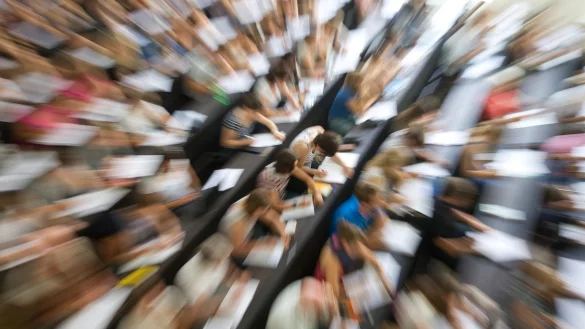 Das Wintersemester startet am 16. Oktober nach ersten Schätzungen mit rund 755.000 Studierenden - © dpa