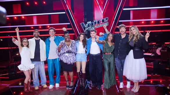 Die Runde f&uuml;r das Finale und deren Coaches. - &copy; Joerg Carstensen/dpa