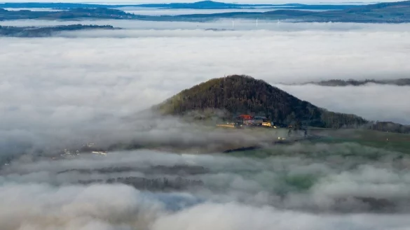 Hoch in den Bergen in Thüringen waren die Temperaturen dieser Tage teils zweistellig, in den Tälern hingegen wurden um null Grad gemessen. - © Christoph Reichwein/dpa