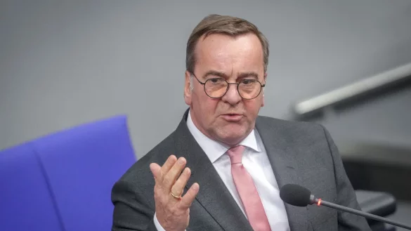 Verteidigungsminister Boris Pistorius im Bundestag - © Kay Nietfeld/dpa