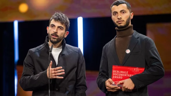 Die Regisseure Yuval Abraham und Basel Adra wurden für «No Other Land» mit einem Europäischen Filmpreis ausgezeichnet. (Archivbild) - © Monika Skolimowska/dpa