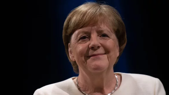 2015 hatte die damalige Kanzlerin entschieden, die deutschen Grenzen offen zu halten. Daran h&auml;lt sie auch heute in der Migrationsdebatte fest. Auch in einer anderen Frage mischt sie sich ein. (Archivbild) - &copy; Hendrik Schmidt/dpa