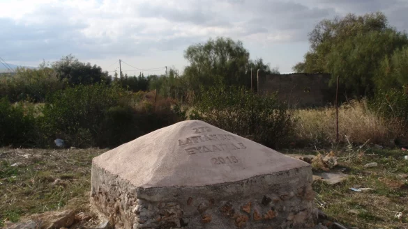 Das Bauwerk verläuft zum größten Teil unterirdisch, ist gut erhalten und führt Wasser. - © --/Archäologisches Amt West-Attikas (EFADA)/dpa