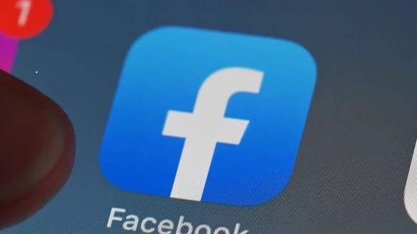 Die irische Datenschutzbehörde hat dem Facebook-Mutterkonzern eine Millionenstrafe aufgebrummt. (Symbolbild) - © Uli Deck/dpa