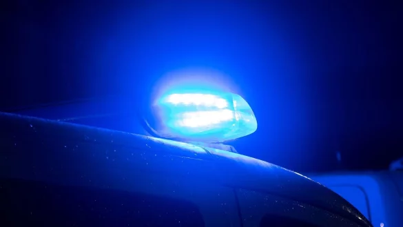 Am Donnerstagabend war die Polizei an einem Wohnhaus in Köln im Einsatz. (Symbolbild) - © Sarah Knorr/dpa