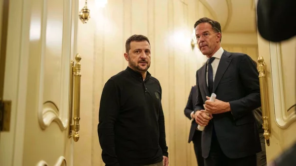 Nato-Generalsekretär Mark Rutte hat zu dem Treffen mit Selenskyj eingeladen. (Archivbild) - © Evgeniy Maloletka/AP
