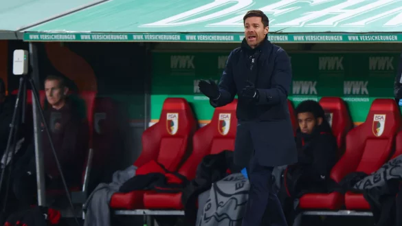 Xabi Alonso kommt mit Bayer Leverkusen dem FC Bayern immer näher. - © Daniel Löb/dpa