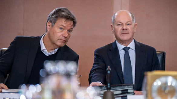 Im Kabinett ging es heute unter anderem auch noch um Menschenhandel, Klimaschutz und die Entwicklung in Syrien. - © Michael Kappeler/dpa