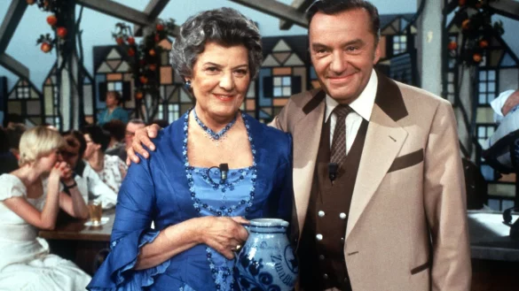 «Zum Blauen Bock» war eine der erfolgreichsten TV-Sendungen im Nachkriegsdeutschland. (Archivbild von 1979 mit Heinz Schenk und Lia Wöhr) - © picture alliance / Karl Staedele/dpa