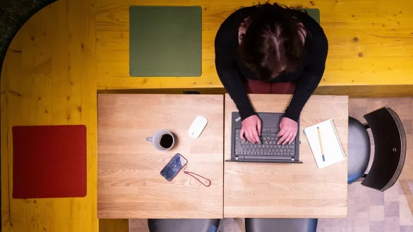 Von zu Hause aus zu arbeiten, bringt vielen Menschen Vorteile. Aber nicht alle Unternehmen spielen da mit. - &copy; Sebastian Kahnert/dpa/dpa-tmn