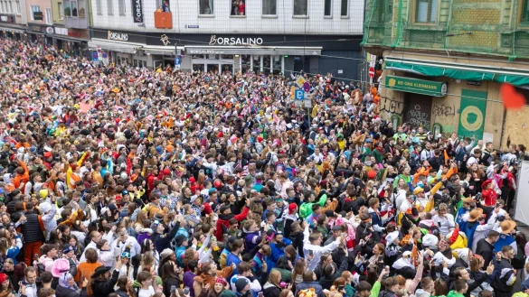 Auch 2024 werden in K&ouml;ln Massen zum Karnevalsauftakt erwartet. (Archivbild) - &copy; Thomas Banneyer/dpa