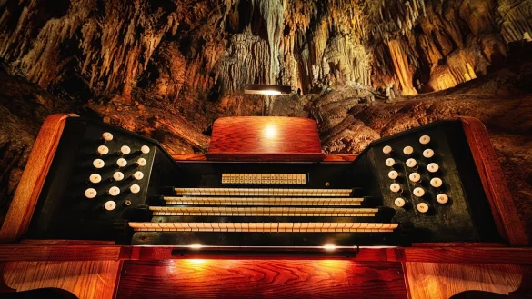 Die Orgel in den Luray Caverns gilt als das gr&ouml;&szlig;te unterirdische Musikinstrument der Welt. Gespielt wird sie allerdings nur zu besonderen Anl&auml;ssen. - &copy; Charles King/Luray Caverns/dpa-tmn
